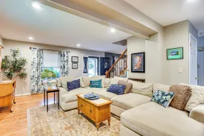 Spacious Family Home w/ Deck & Yard in Littleton! - Innvendig