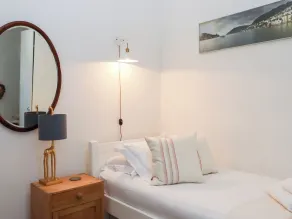 13 Above Town - Habitación