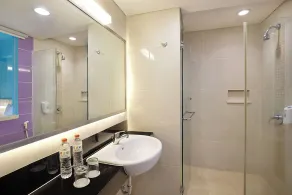 Primera Hotel Seminyak - Badezimmer