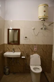 Gobind Bhawan Heritage Hotel - Bathroom