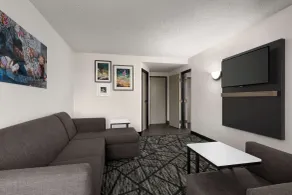 La Quinta Inn & Suites by Wyndham Cleveland Airport West - Chambre