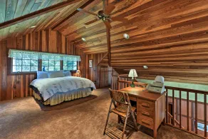 Forested Gold Beach House w/ Panoramic Ocean Views - Innenbereich