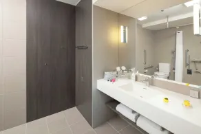 Moxy London Excel - Bathroom