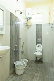 Shrees Hotel - Badrum