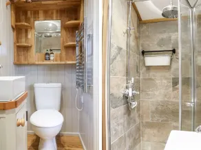 Little Silver Leaf - Bathroom