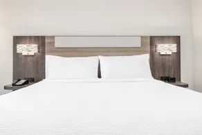 Holiday Inn Express & Suites Austin Airport East by IHG - Room