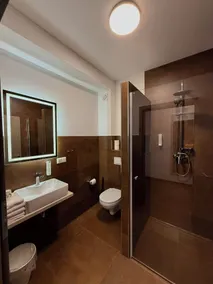 Ayhan Hotel - Bathroom