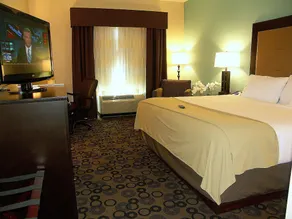 Holiday Inn Express & Suites - Cleveland Northwest by IHG - Chambre