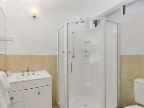 Quality Inn & Suites Traralgon - Bathroom