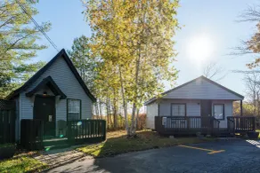Super 8 by Wyndham Gananoque - Country Squire Resort - Chambre