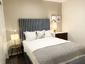 Domicile Suites at Venn on Main - Room