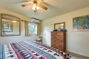 Unwind w/ Shared Hot Tub: Cozy Whittier Getaway - Innvendig