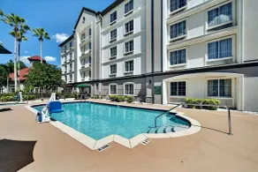 La Quinta by Wyndham Tampa Brandon Regency Park - Basseng