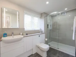 Keepers Lodge, Hillfield Village - Bathroom