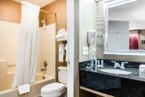 Quality Inn Bessemer I-20 exit 108 - Bagno