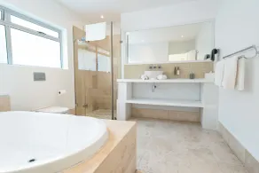 Finchley Guesthouse in Camps Bay - Bathroom