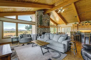 Private Mtn-view Pool! Rogue River Valley Escape - Interior