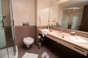 Hotel Rapsodia City Center - Bathroom