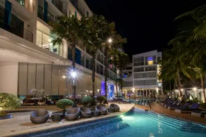 Hotel Baraquda Heeton Pattaya by Compass Hospitality - Piscine