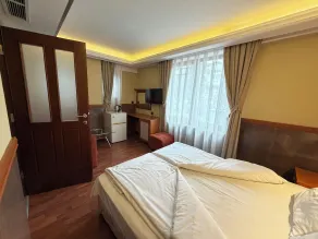 California Hotel - Room