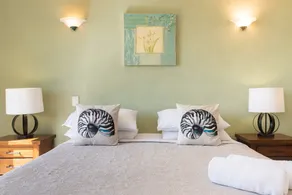 Ocean Views Galore - Airlie Beach - Room