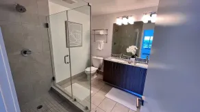 Stunning Apartment in Downtown Doral - Badezimmer