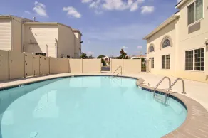 Days Inn & Suites by Wyndham Cherry Hill - Philadelphia - Piscine