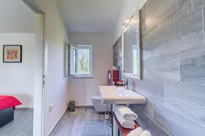 Modern Villa With Pool and Terrace - Bathroom