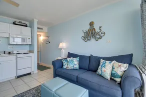 Oceanfront Ground Floor • Walk to Shops • Steps to Sand • Grand Strand I 1 - Interiör