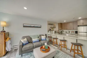 Downtown Winter Park with Pool, Views, Skiing - Interiör