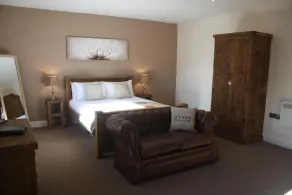The Woodman Inn - Room
