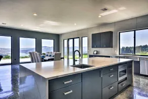 Luxury Home w/ Views - 5 Min to Columbia River - Intérieur