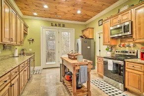 Dog-Friendly Family Home Steps to Norris Lake - Interiør