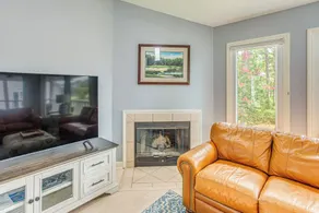 Marina & Pool: Roomy Golf-view Home in Southport - Innenbereich