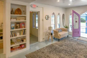 Narragansett House - Lobby