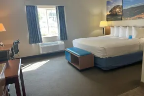 Days Inn & Suites by Wyndham Columbus NE - Rom