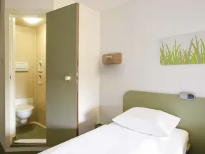 B&B HOTEL Rostock-Broderstorf - Chambre