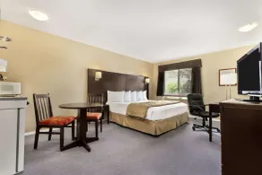 Super 8 by Wyndham West Kelowna BC - Chambre