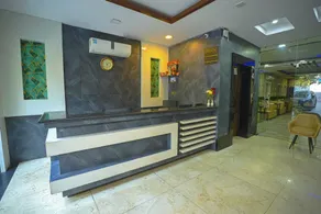 Q Saina's S K Regency - Réception