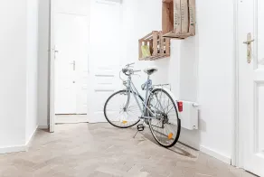 Boom Apartments - Interior entrance
