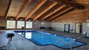 AmericInn by Wyndham McAlester - Piscine