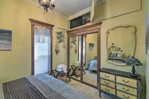 Charming Loveland Home w/ Yard, Walk to Dtwn! - Værelse