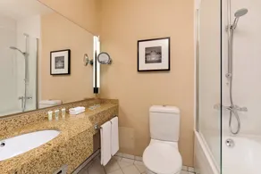 Courtyard by Marriott Düsseldorf Seestern - Salle de bain
