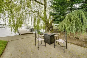 Executive Lake Washington Stay With Dock Access - Interior