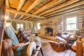 Handcrafted Log Cabin on 3 Acres: 14 Mi to Canton - Interiør