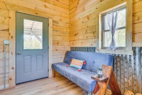 'fins & Flowers' Off-grid Cabin w/ Trout Fishing! - Interiør
