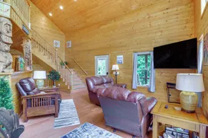 3 Mi to Marina: Cabin w/ Hot Tub in Byrdstown! - Innvendig