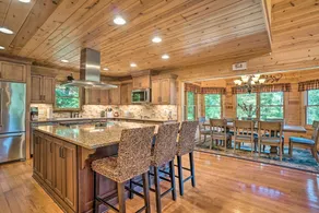 Hayesville Cabin w/ Game Room & Mtn Views! - Interiør