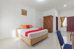 RedDoorz near Samarinda Square - Chambre