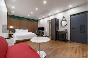 Browndot seongdangmot - Camera